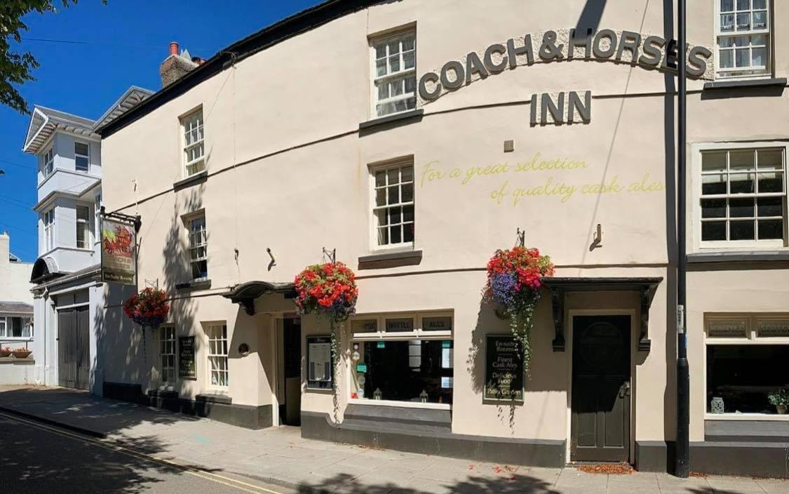 The Coach And Horses Inn Chepstow Exterior foto